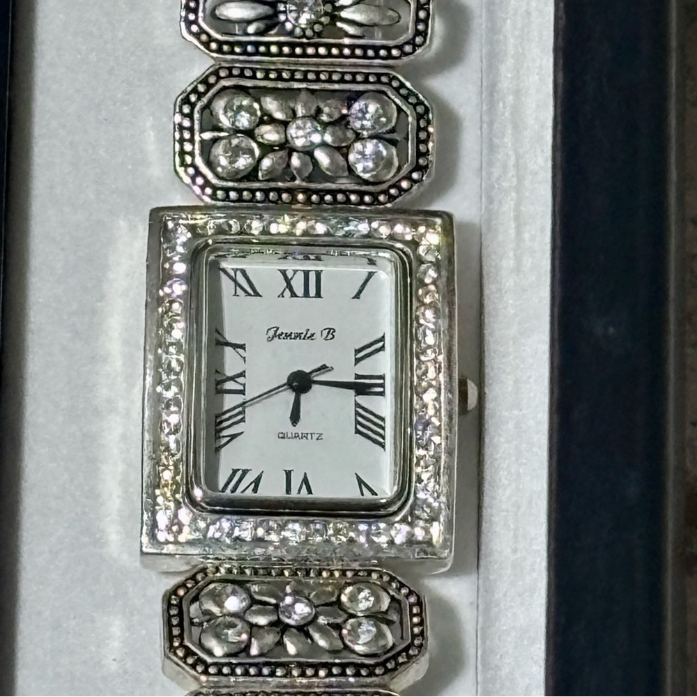 New!❤️Jennie O Silver Floral Rhinestone Watch - Picture 7 of 7
